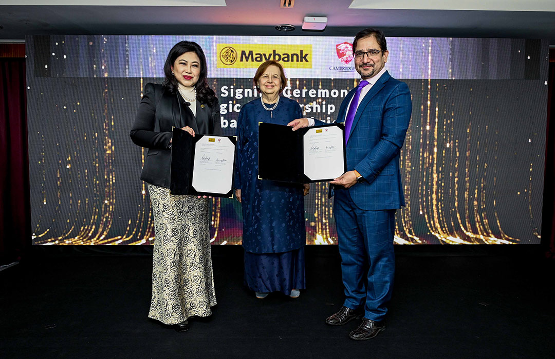 The signing ceremony to commemorate the strategic partnership between Maybank and Cambridge IFA